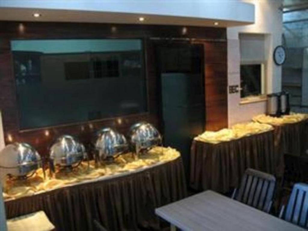 Mervit Hotel Паданг Екстериор снимка