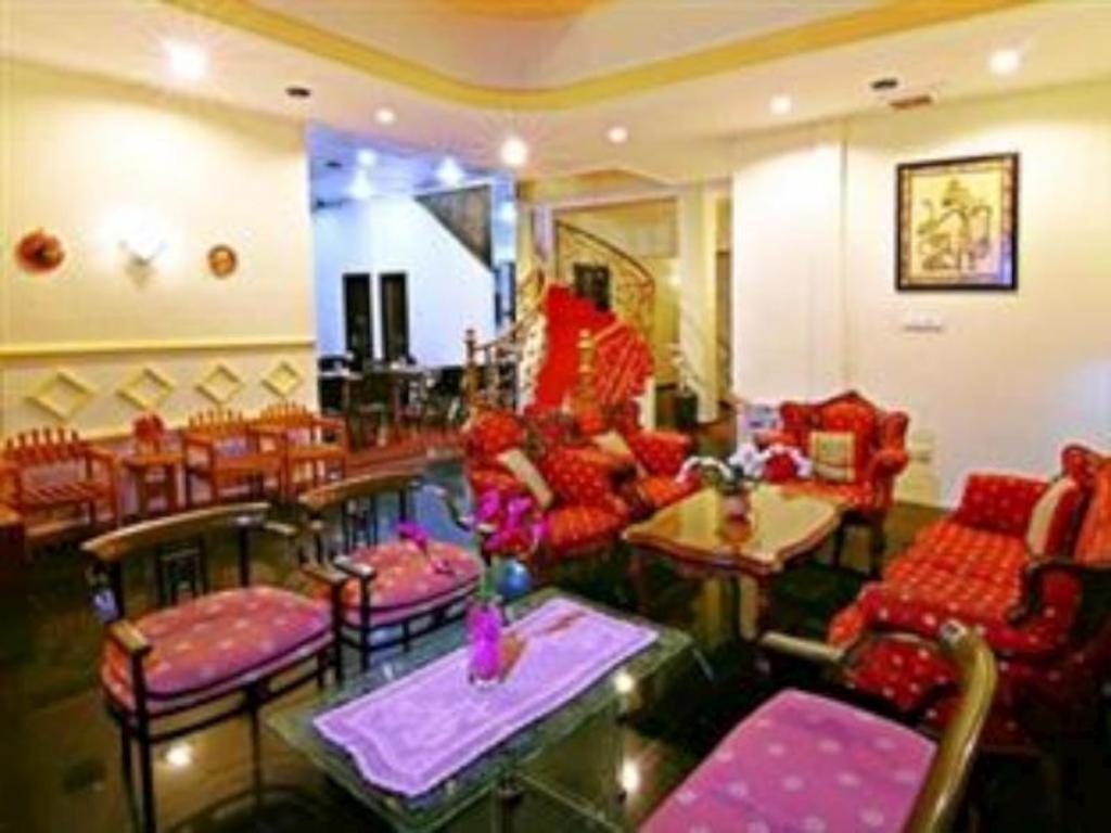 Mervit Hotel Паданг Екстериор снимка